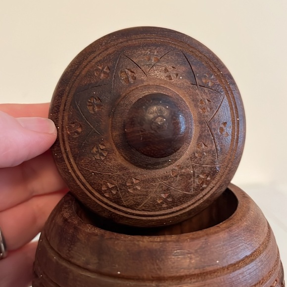 Vintage Hand Carved Teak Sheesham Wooden Lidded Spice Trinket Storage Jar - Picture 8 of 10